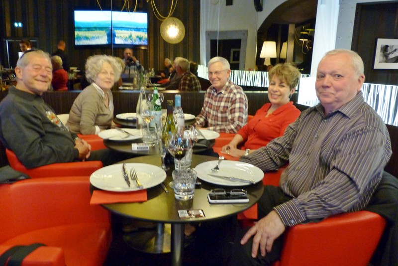 01_P1160179 (Clement).jpg - La joie est autour de toutes les tables...